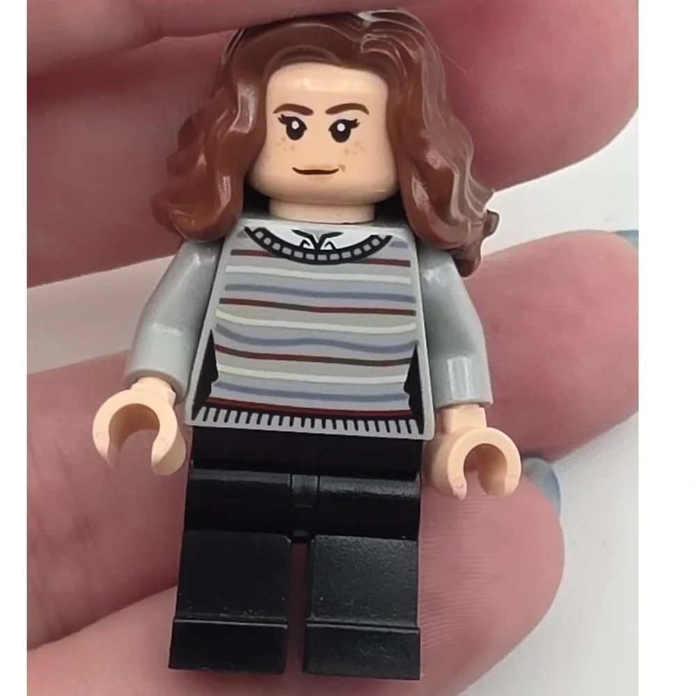 LEGO Minifigure Hermione Granger Small Grey Striped Sweater Excellent